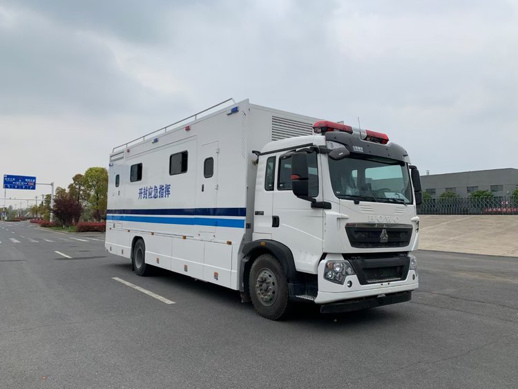 重汽豪沃應(yīng)急指揮車(chē)