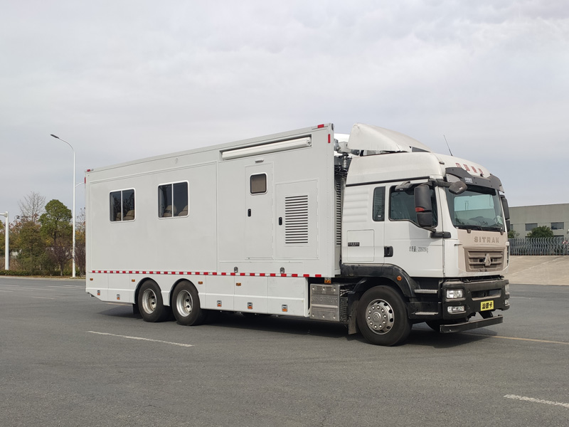 重汽汕德卡后雙橋指揮車(chē)