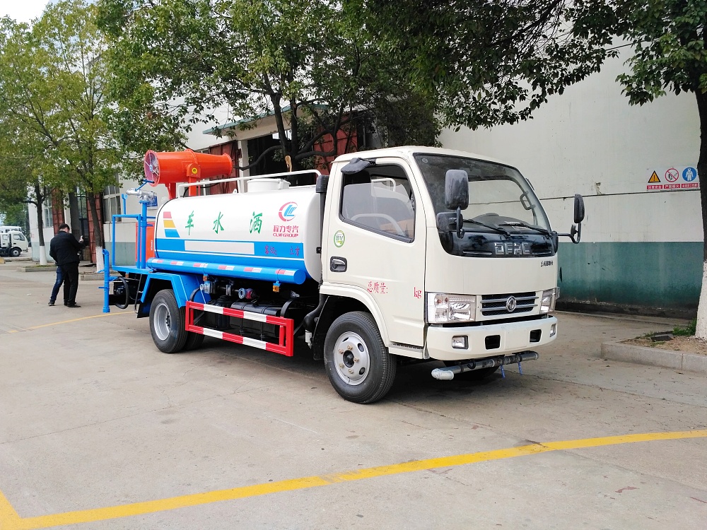 東風(fēng)小多利卡霧炮灑水車(國(guó)五5立方/30-40米霧炮)